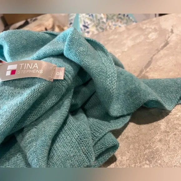 Tina Stephen’s 100% Cashmere Wrap - Picture 4 of 5